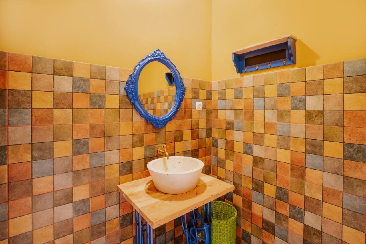 Por Aqui Stay & Dine Yogyakarta Exterior photo